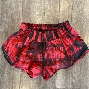 Lululemon hotty hot low rise lined 2.5”